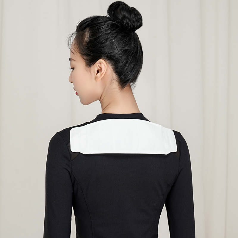 Adesivo térmico descartável para alívio da dor no ombro